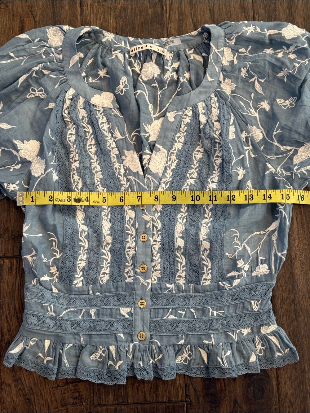 ALICE + OLIVIA Kathryn Lace & Embroidered Crop Top - Picture 5 of 6